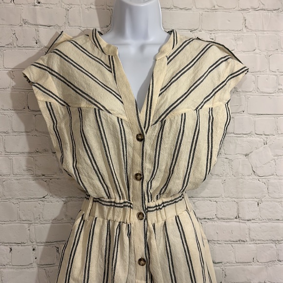 Zara cream & navy romper - Picture 2 of 8